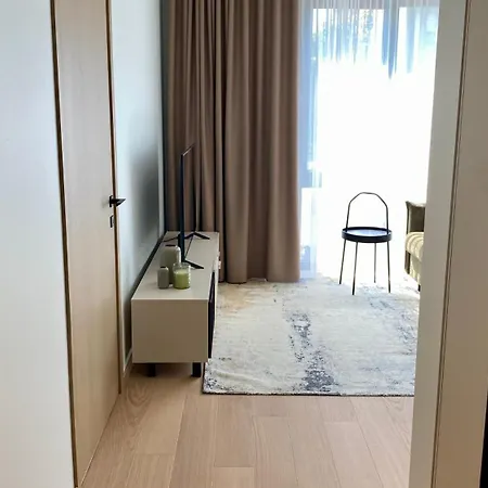 Avalon Premium With Balcony & Free Parking *